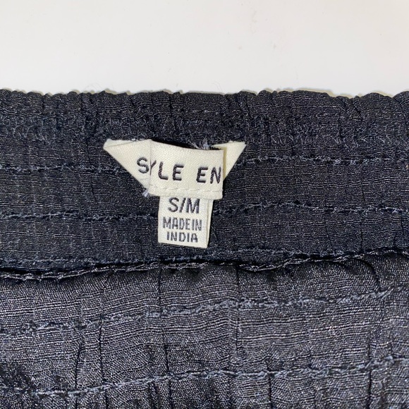 2 Strapless Tops - Picture 5 of 5